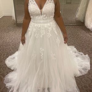 Ivory wedding dress